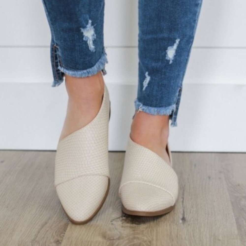 The Swift Beige Snake Open Shank Ballet Flat